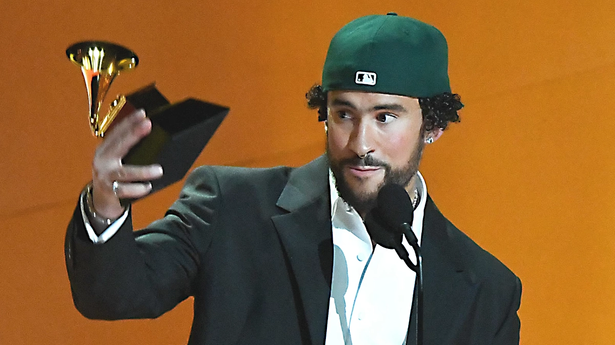 Bad Bunny hace historia en los Grammy y cuestiona a ICE en su discurso