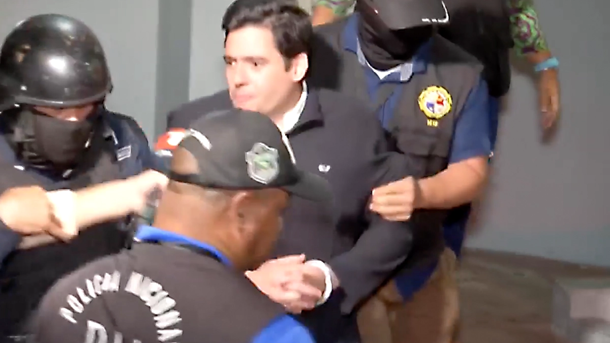 Ex vicepresidente Carrizo queda bajo arresto domiciliario y le imputan cargos por presunto enriquecimiento injustificado