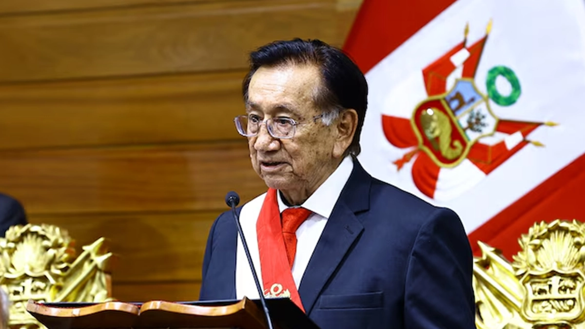 Balcázar asume la Presidencia de Perú tras votación decisiva en el Congreso