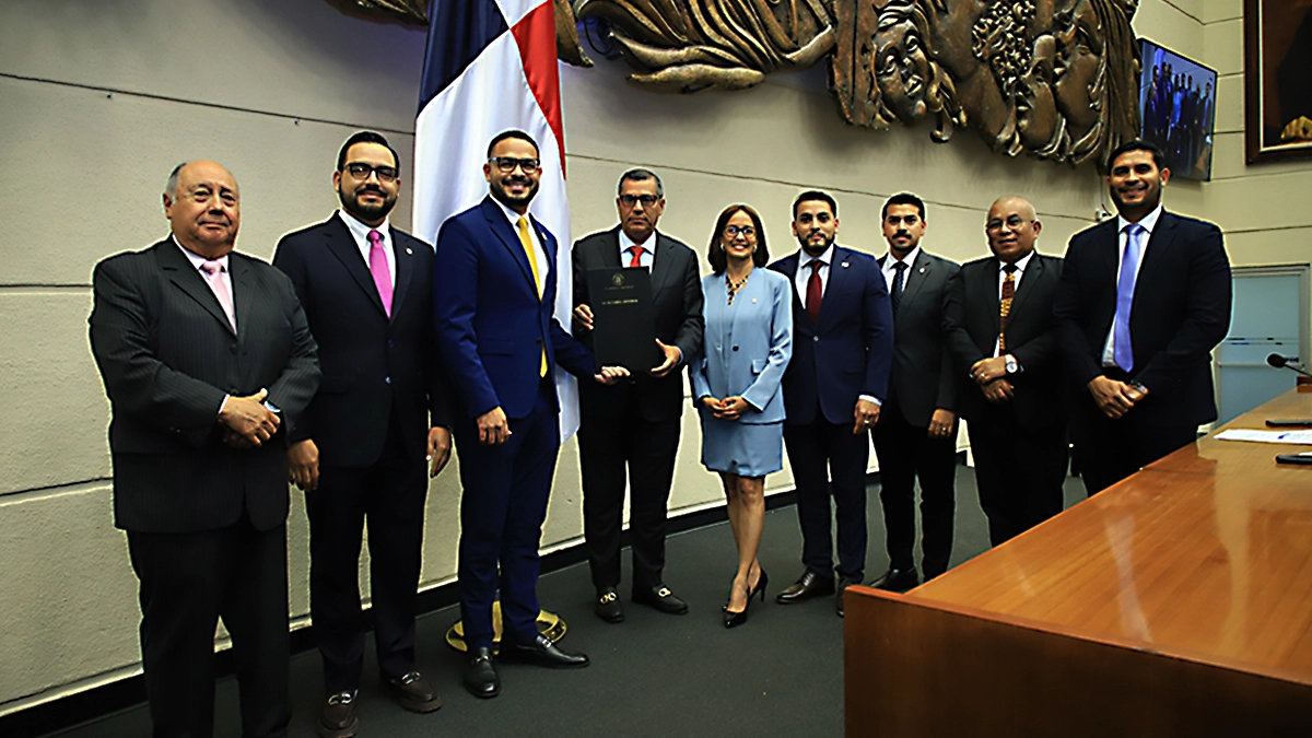 Diputados aprueban ley que establece servicios de salud con atención médica 24/7