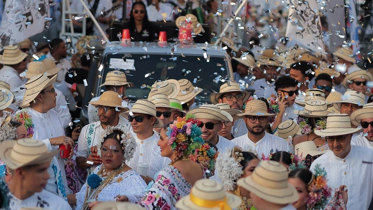 Récord de asistencia y millonario impacto económico deja el Desfile de las Mil Polleras