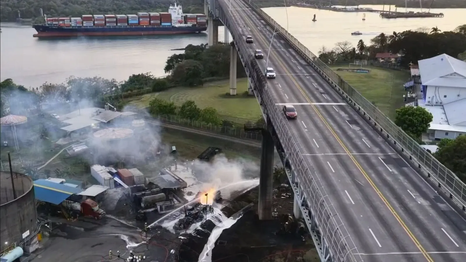 Cierran el Puente de las Américas Tras Incendio de Cisterna; Autoridades Inician Inspección Estructural